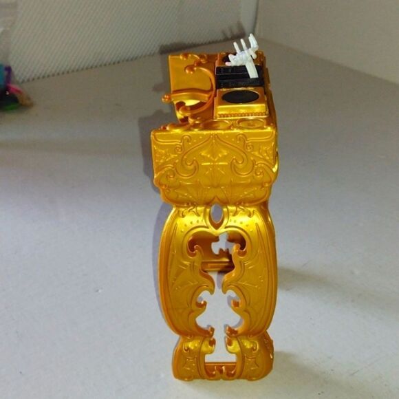 Monster High 13 Wishes Spectra's Gold Disc Jockey Booth & Turntables & Highchair - Picture 6 of 10